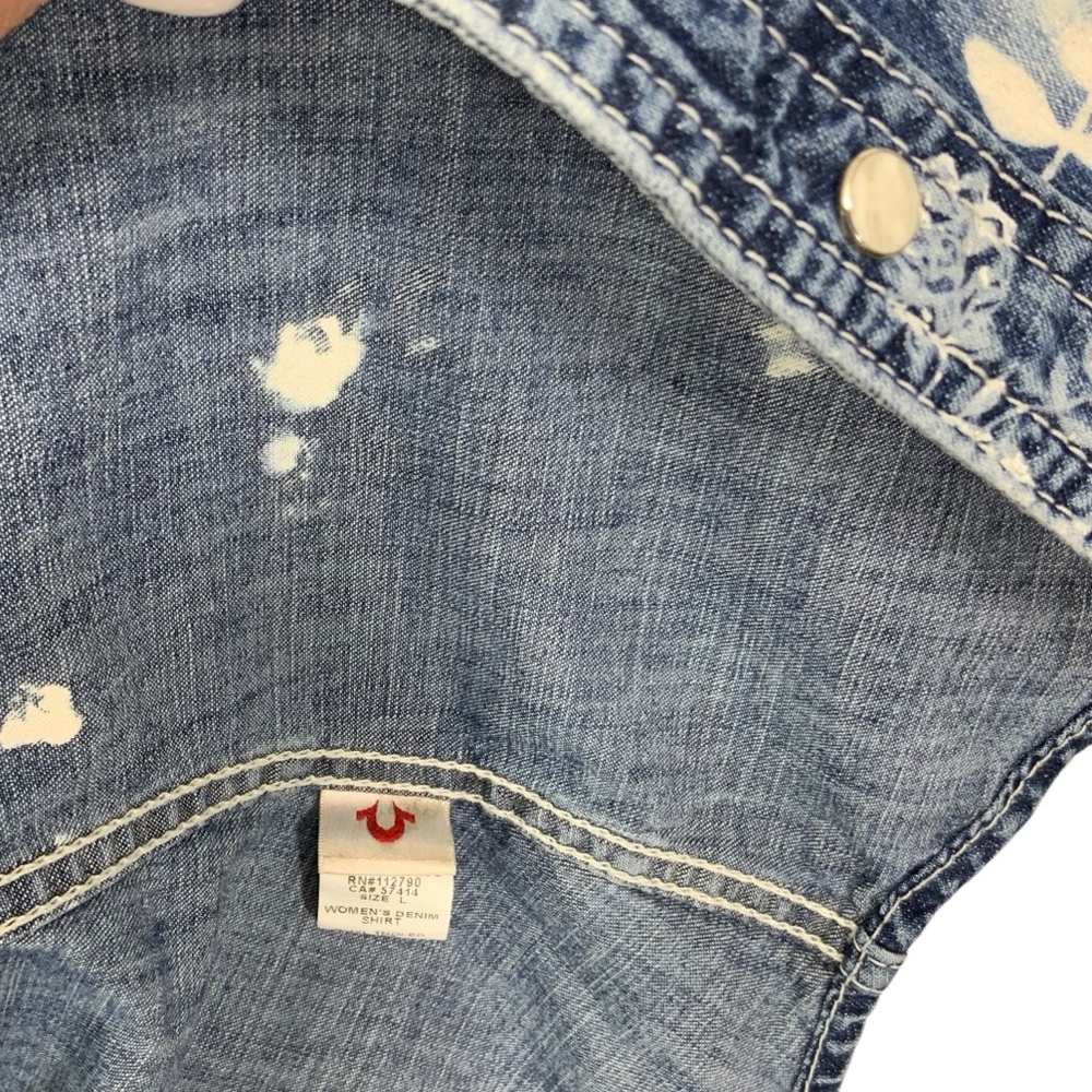 TRUE RELIGION Floral Denim Shirt Button Down Pearl Snaps Large Western Vibes H6 - Picture 8 of 9